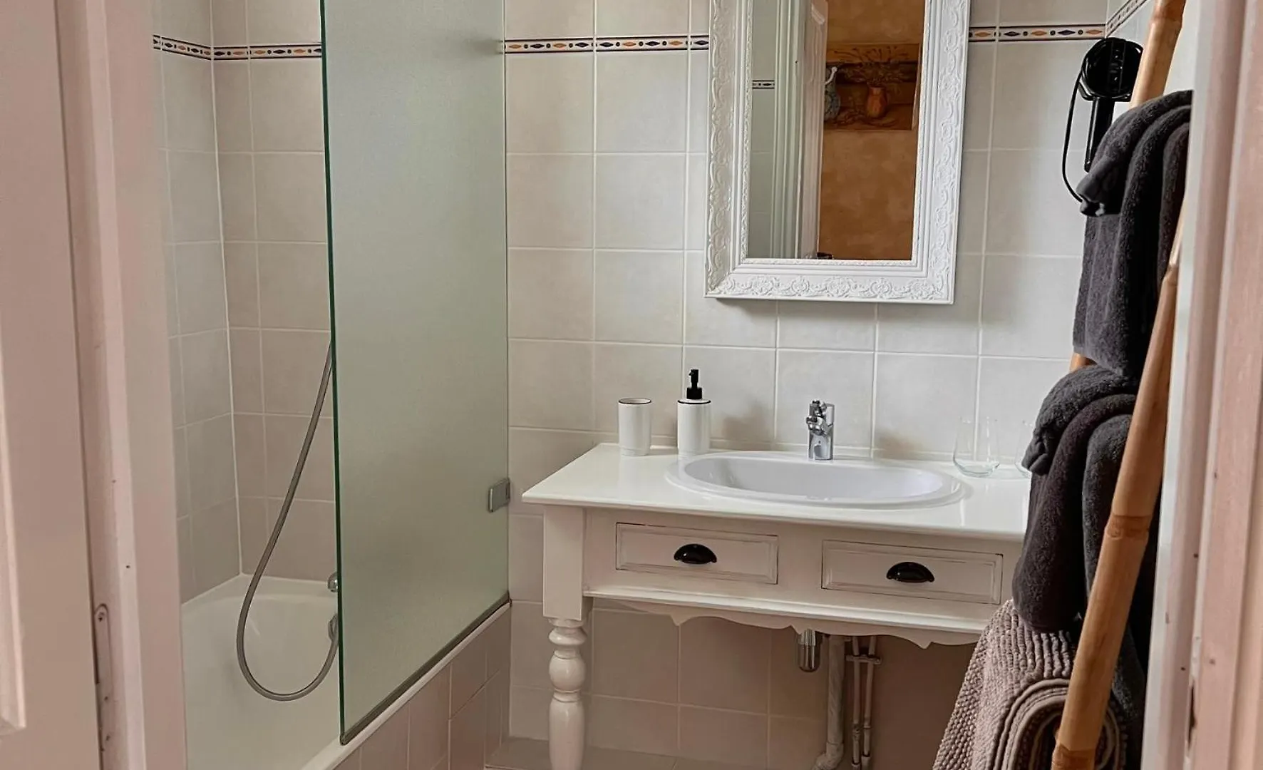 Le Moulin De Montsegur Bed and Breakfast Bed & Breakfast